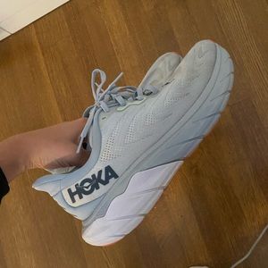 Blue Hoka Arahi 6 size 9.5